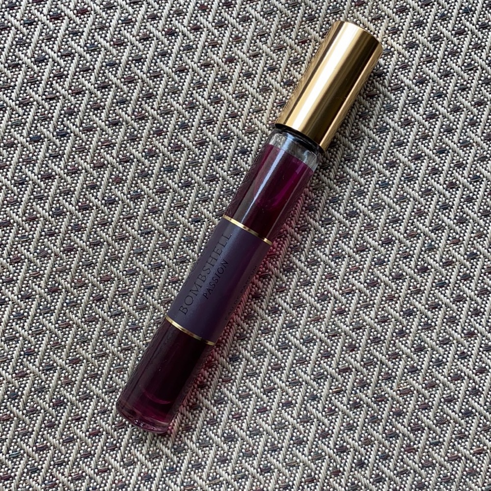 Bombshell Passion Rollerball - Picture 2 of 4